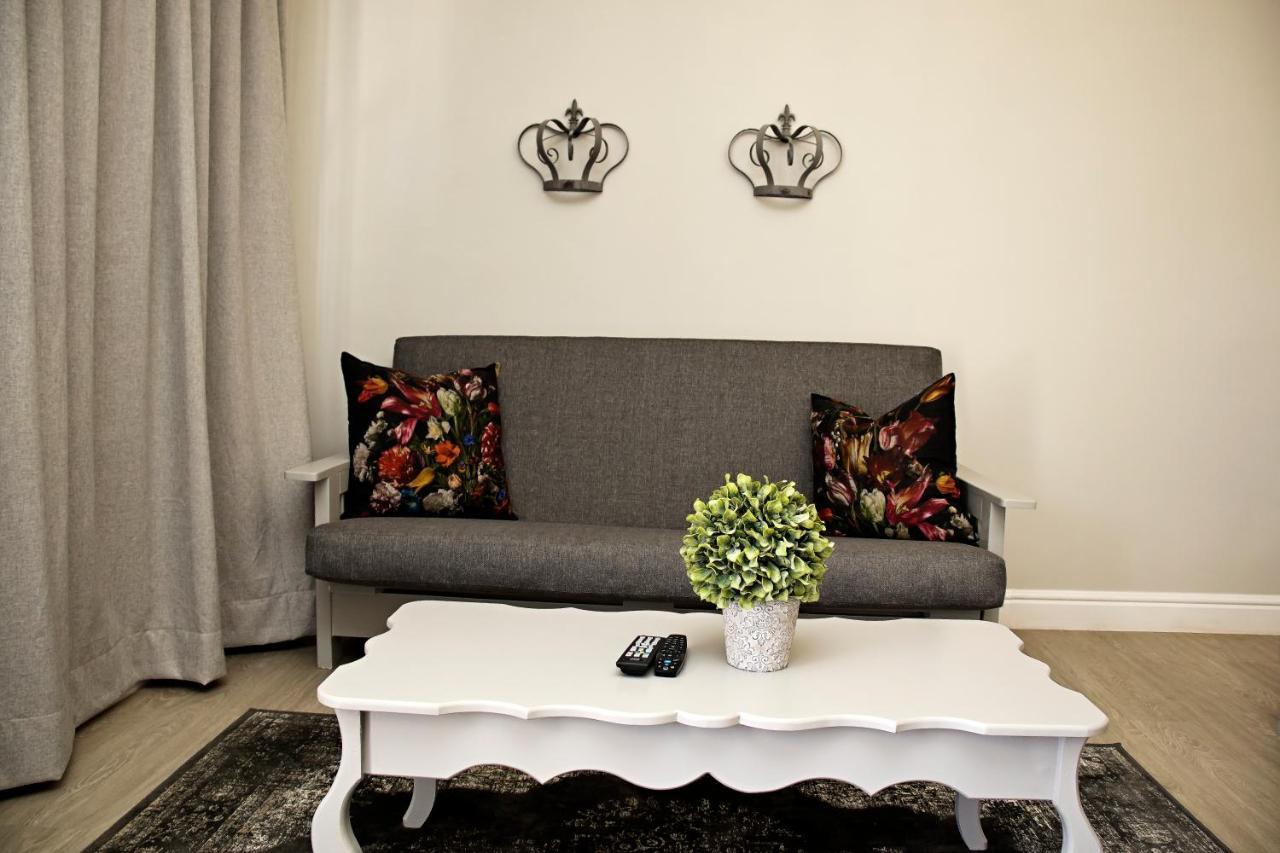 French Karoo Guesthouse Beaufort West Exterior foto